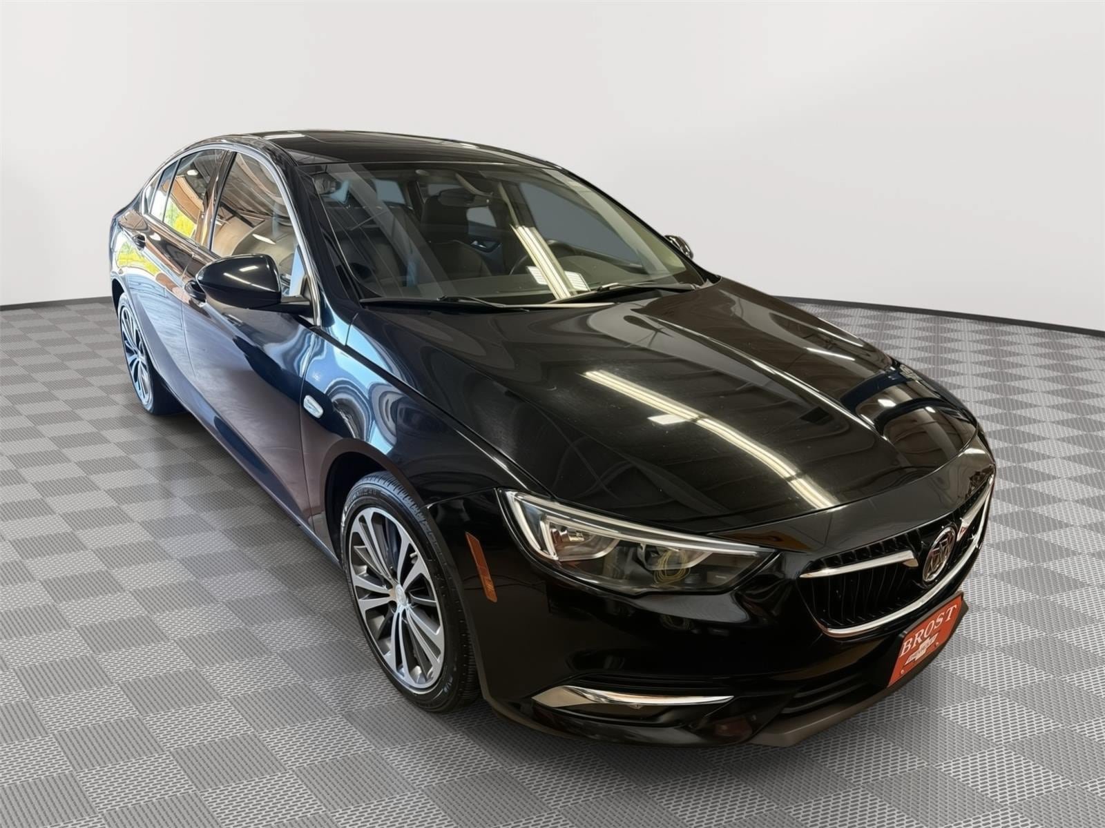 Used 2018 Buick Regal Essence FWD image 3