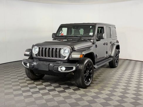 Used 2025 Jeep Wrangler Unlimited Sahara image 4