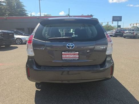 Used 2017 Toyota Prius V Two w/ Carpet Mat Package FWD image 22