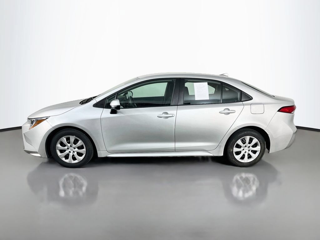 Used 2025 Toyota Corolla LE FWD image 5