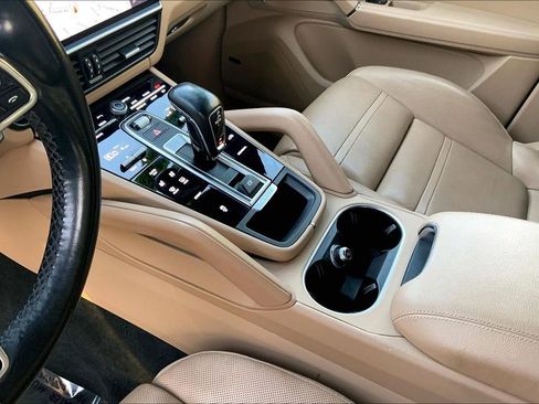 Used 2019 Porsche Cayenne image 17