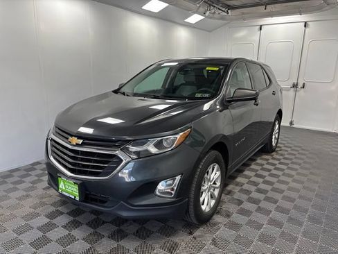 Used 2019 Chevrolet Equinox LS w/ LS Convenience Package AWD/4WD image 3