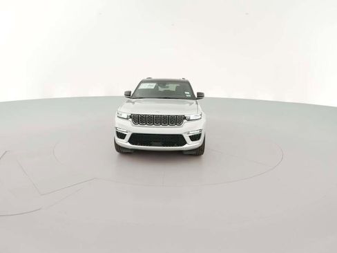 New 2025 Jeep Grand Cherokee Summit image 2