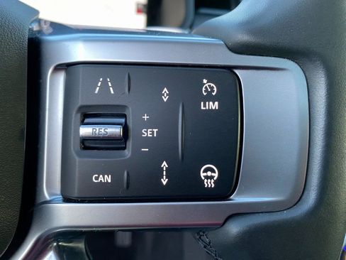 Used 2024 Land Rover Discovery S AWD/4WD image 22