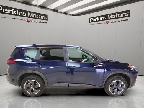 Used 2025 Nissan Rogue SV image 7