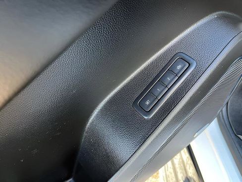 Used 2019 GMC Yukon XL Denali AWD/4WD image 11