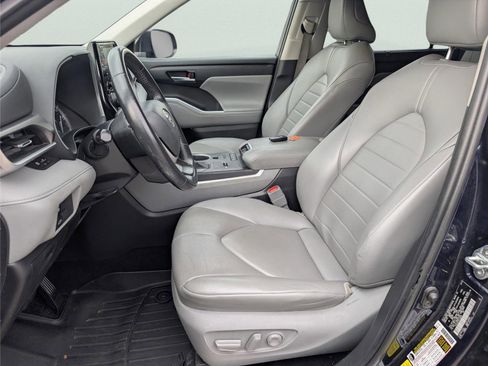 Used 2022 Toyota Highlander XLE image 9
