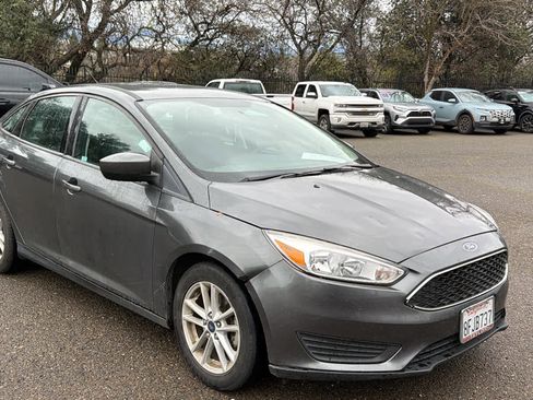 Used 2018 Ford Focus SE image 3