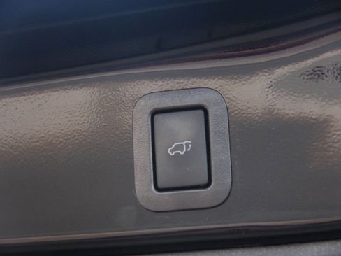 Used 2018 Toyota Highlander Limited AWD 4dr SUV image 14