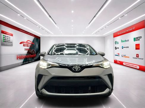 Used 2020 Toyota C-HR LE FWD image 2
