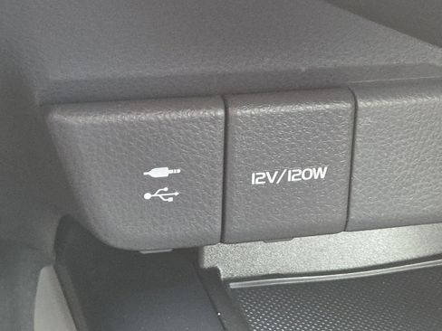 Used 2018 Toyota Camry SE FWD image 6