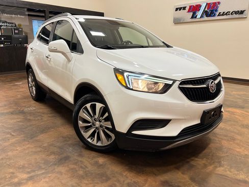 Used 2020 Buick Encore Preferred image 1