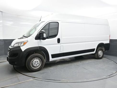 Used 2024 RAM ProMaster 2500 w/ Convenience Group FWD image 3