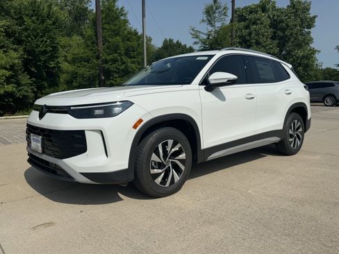 Certified 2025 Volkswagen Tiguan S image 34