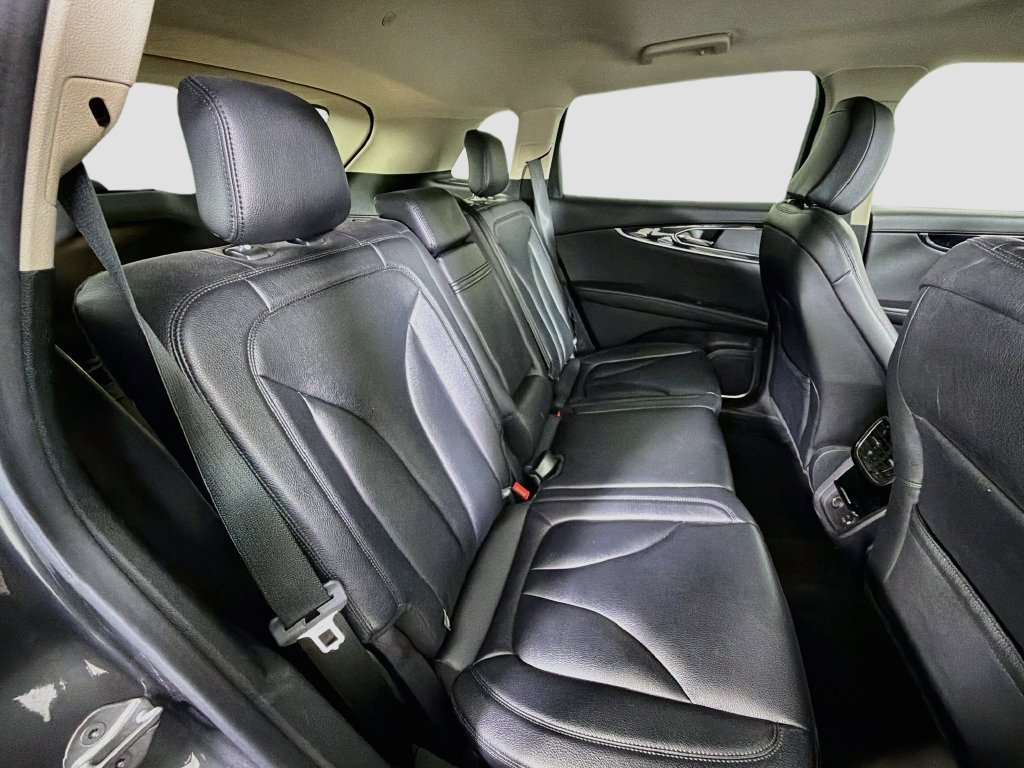 Used 2022 Lincoln Nautilus FWD w/ Premium Package image 28