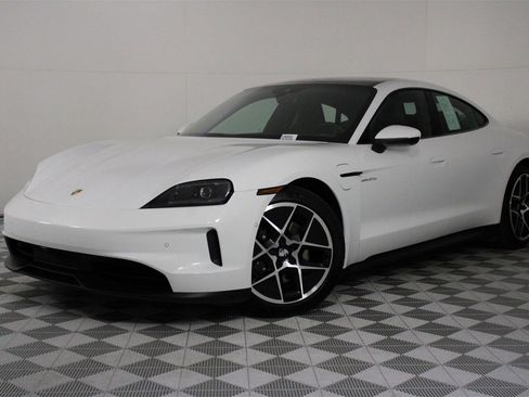 Used 2025 Porsche Taycan image 33