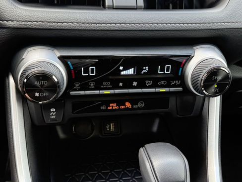 Used 2025 Toyota RAV4 XLE image 19