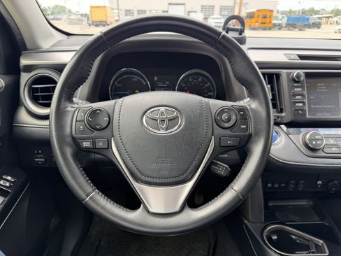 Used 2018 Toyota RAV4 Limited AWD/4WD image 15
