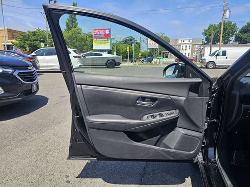 Used 2021 Nissan Sentra SV FWD image 14