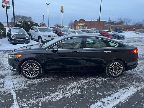 Used 2017 Ford Fusion SE image 5