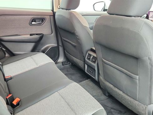 Used 2022 Nissan Rogue SV image 35