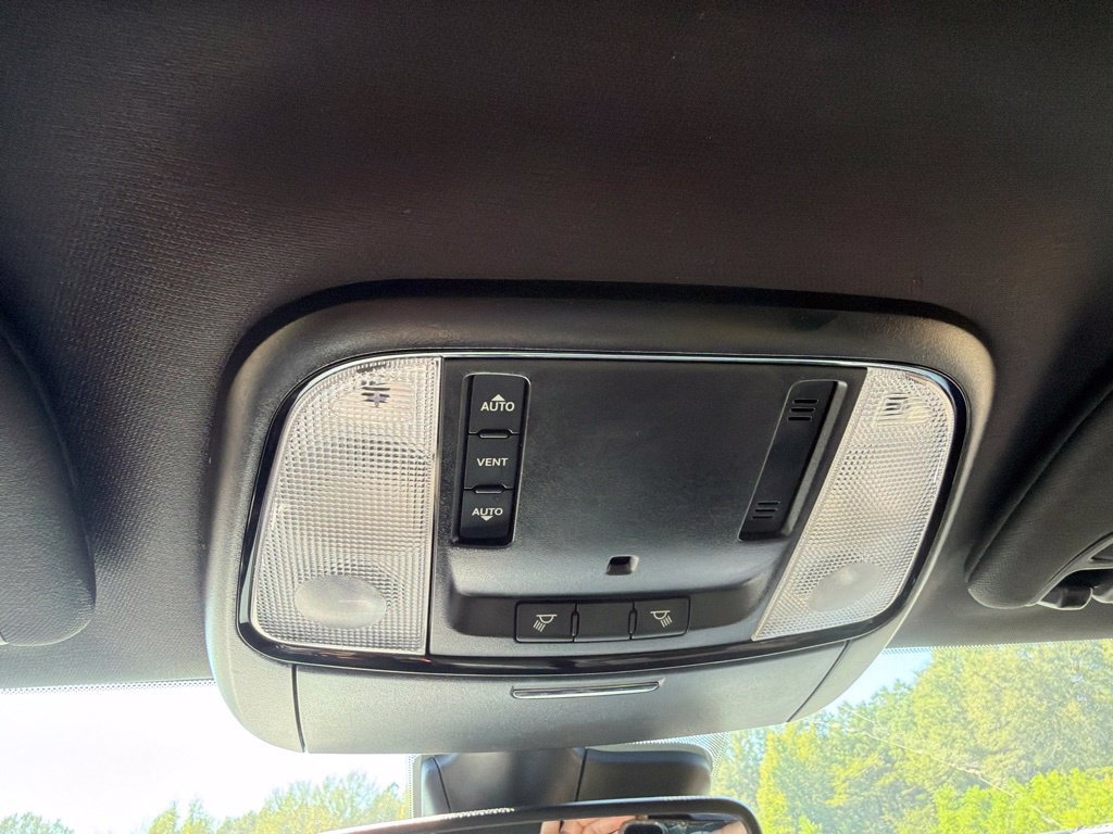 Used 2024 Dodge Durango SXT w/ SXT Blacktop Group RWD image 28