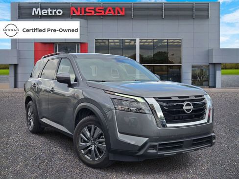 Certified 2025 Nissan Pathfinder SV image 1