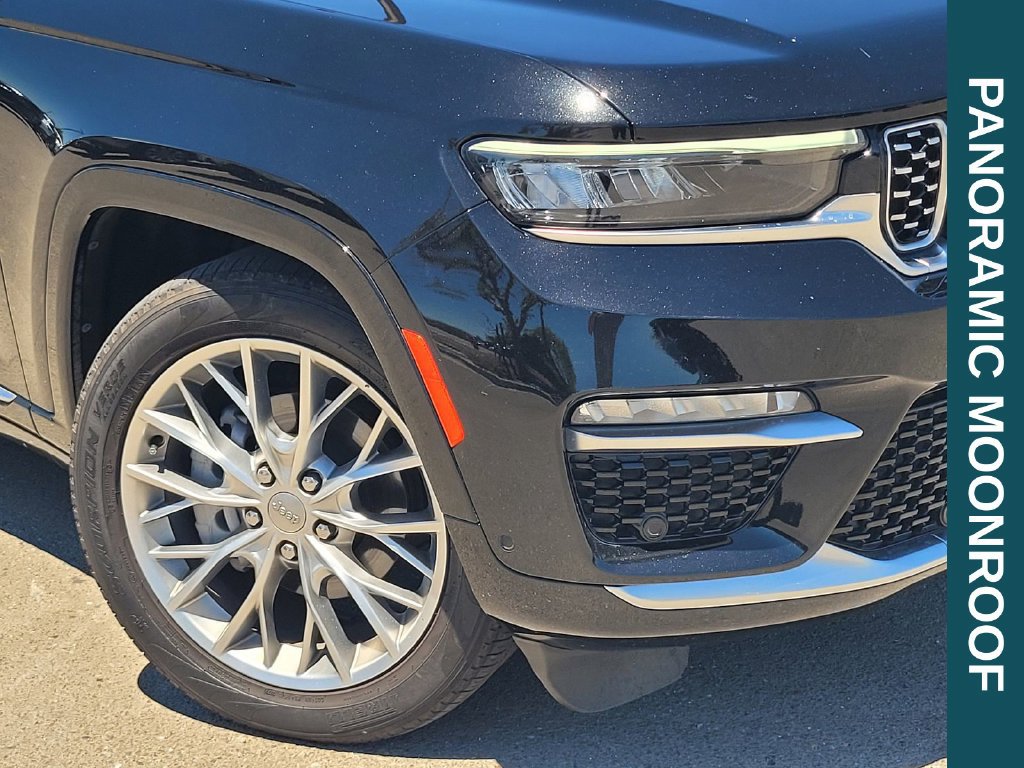 Used 2023 Jeep Grand Cherokee Summit w/ Adv Protech Group IV AWD/4WD image 9
