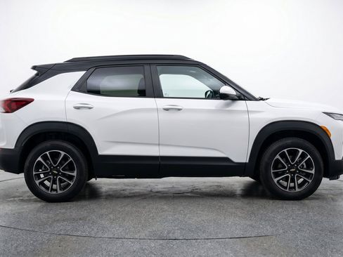 Used 2025 Chevrolet TrailBlazer LT FWD image 11
