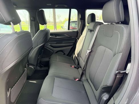 Used 2024 Jeep Grand Cherokee Laredo w/ Luxury Tech Group I AWD/4WD image 11
