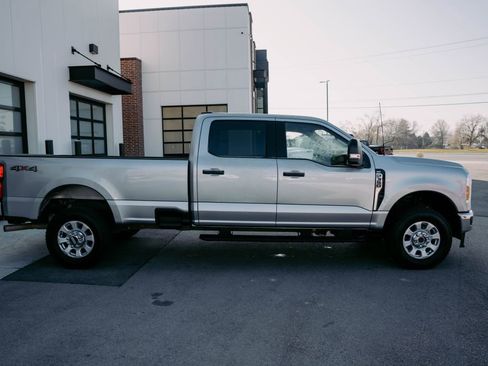 Used 2024 Ford F350 XLT image 11
