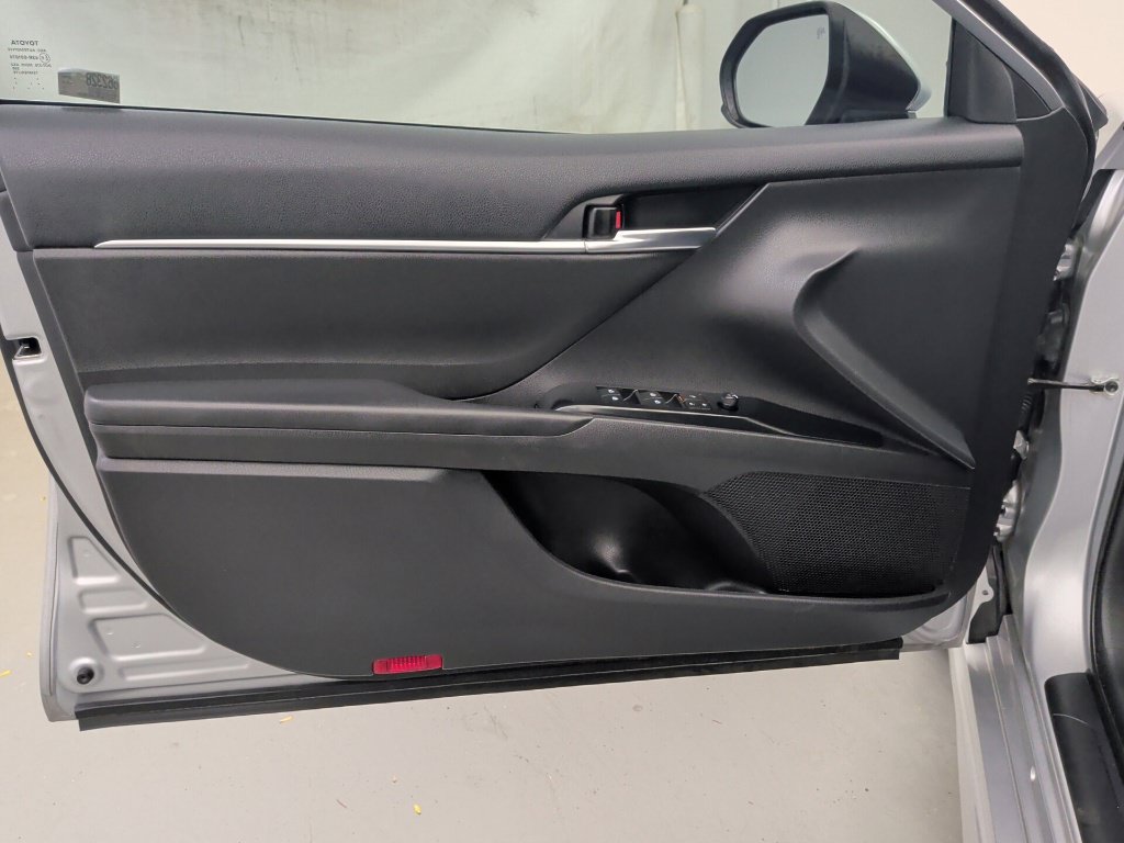 Used 2020 Toyota Camry SE FWD image 22