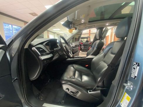 Used 2017 Volvo XC90 T5 Momentum w/ Vision Package FWD image 18
