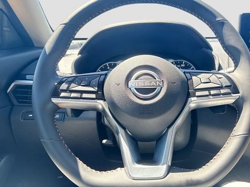 Used 2025 Nissan Altima 2.5 SR w/ SR Premium Package AWD/4WD image 11