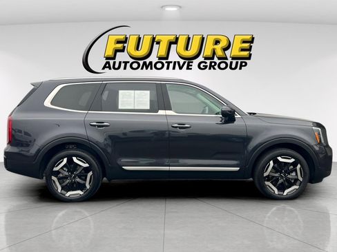 Certified 2025 Kia Telluride S image 3