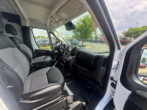 Used 2025 RAM ProMaster 2500 w/ Convenience Group FWD image 15