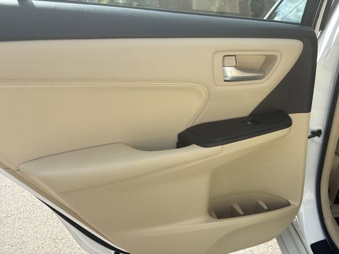 Used 2017 Toyota Camry XLE w/ Moonroof Package image 20