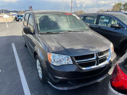 Used 2019 Dodge Grand Caravan SE w/ UConnect Hands-Free Group