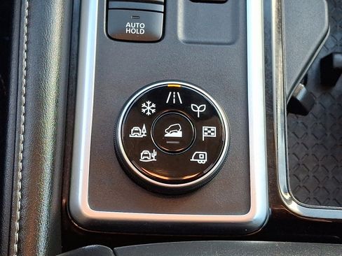 Used 2024 Nissan Pathfinder SV image 25