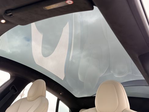 Used 2025 Tesla Model S image 25