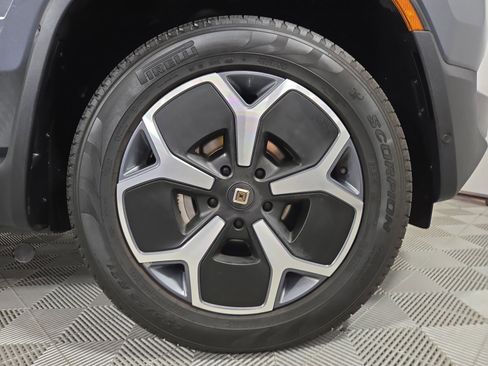 Used 2024 Rivian R1T Adventure image 11