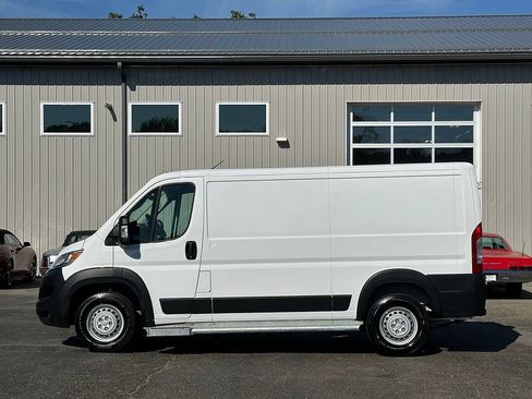 Used 2025 RAM ProMaster 2500 w/ U-Haul Equipment Group FWD image 5