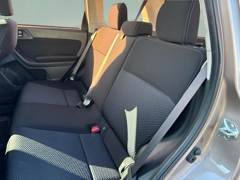 Used 2015 Subaru Forester 2.5i w/ Alloy Wheel Package image 24