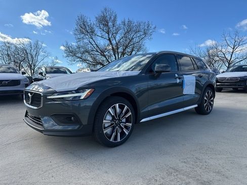 New 2026 Volvo V60 B5 Cross Country Ultra w/ Climate Package image 3