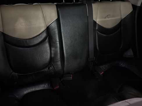 Used 2011 Kia Soul ! FWD image 12