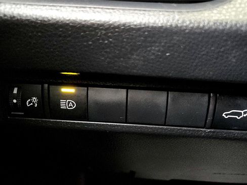 Certified 2022 Toyota RAV4 SE image 44