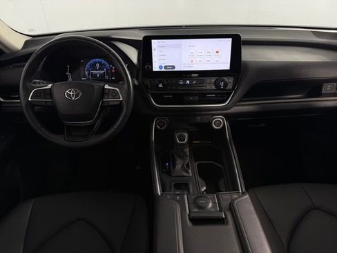 Used 2024 Toyota Grand Highlander XLE image 25