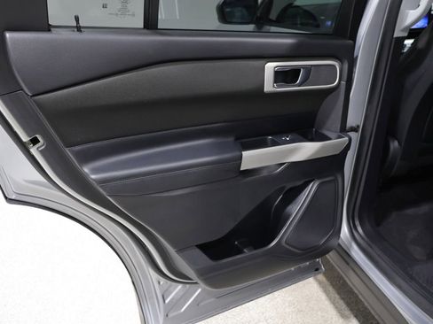 Used 2020 Ford Explorer XLT AWD/4WD image 19