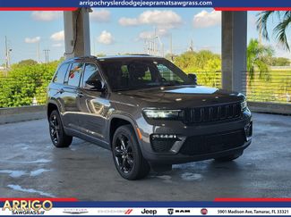 Used 2023 Jeep Grand Cherokee Limited w/ Black Appearance Package RWD video 1