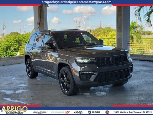 Used 2023 Jeep Grand Cherokee Limited w/ Black Appearance Package RWD image 1